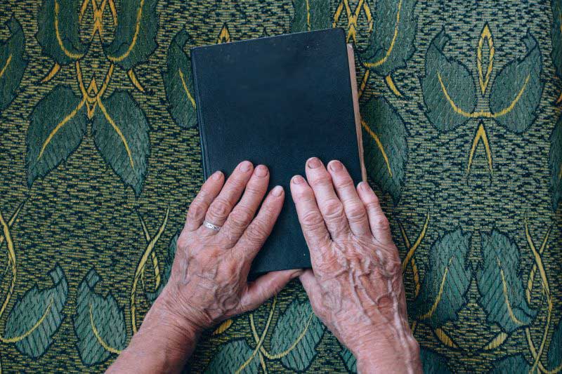 The Ten Commandments of CRM according to Sales People